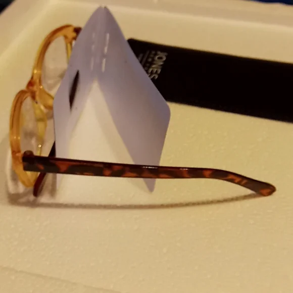 Reader Glasses - Picture 2 of 3